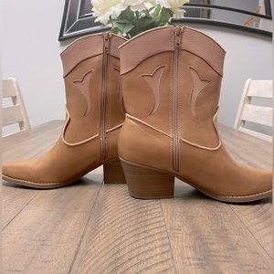 Women’s Shana Cowboy Boots- Universal Thread